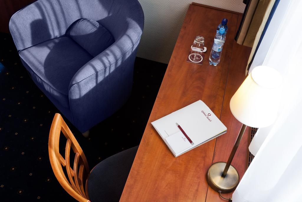 Business Zimmer mit Kingsize-Bett
